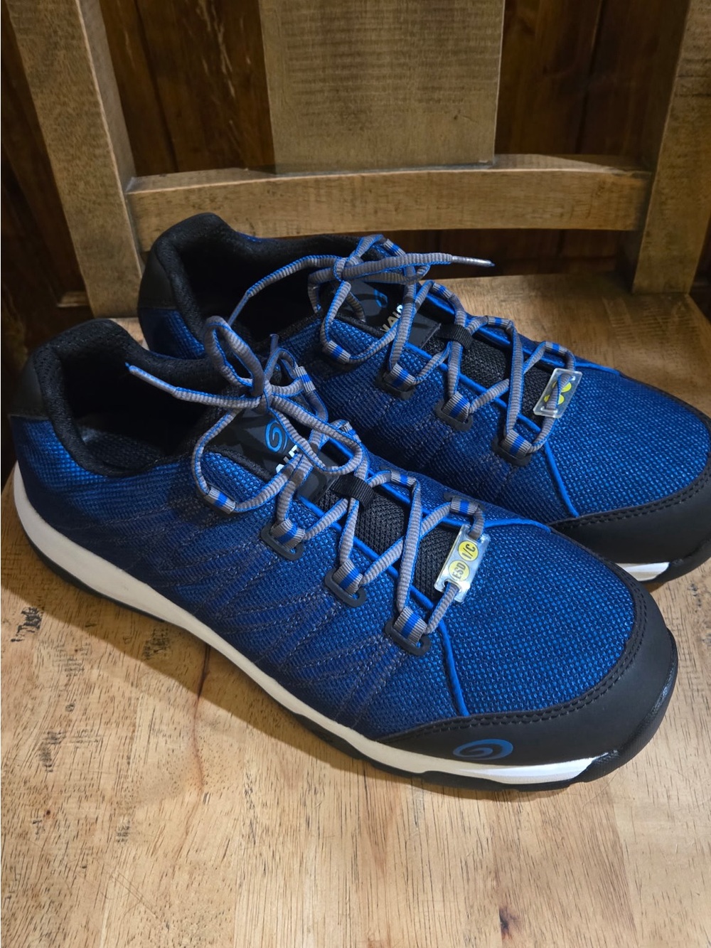 Nautilus Men's Navy and Black Athletic Sneakers steel toe work